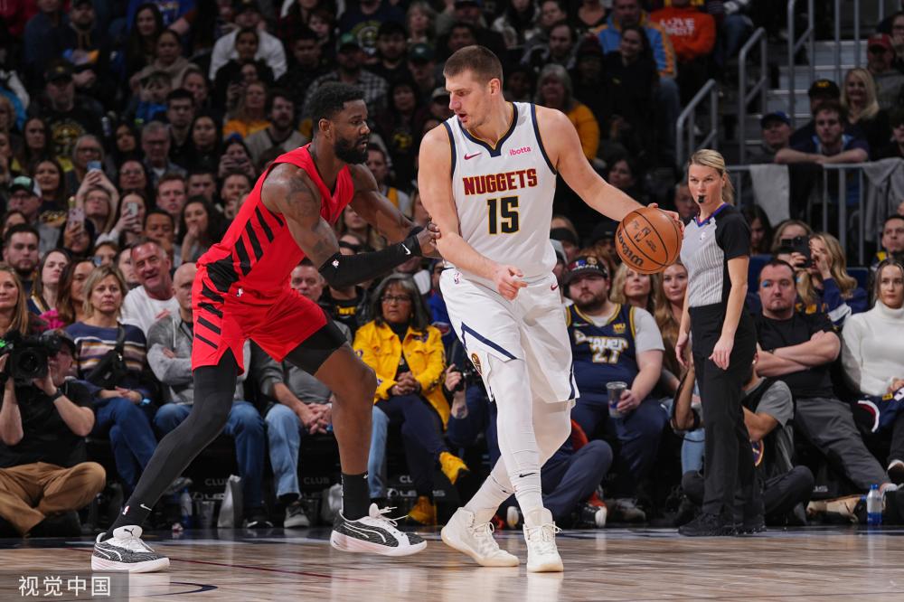 他的出现再 他的出现再